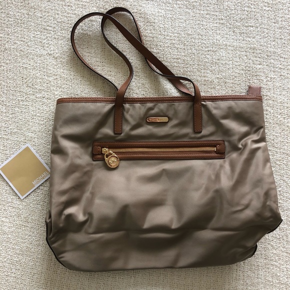 Michael Kors Tote Purse - Picture 1 of 10